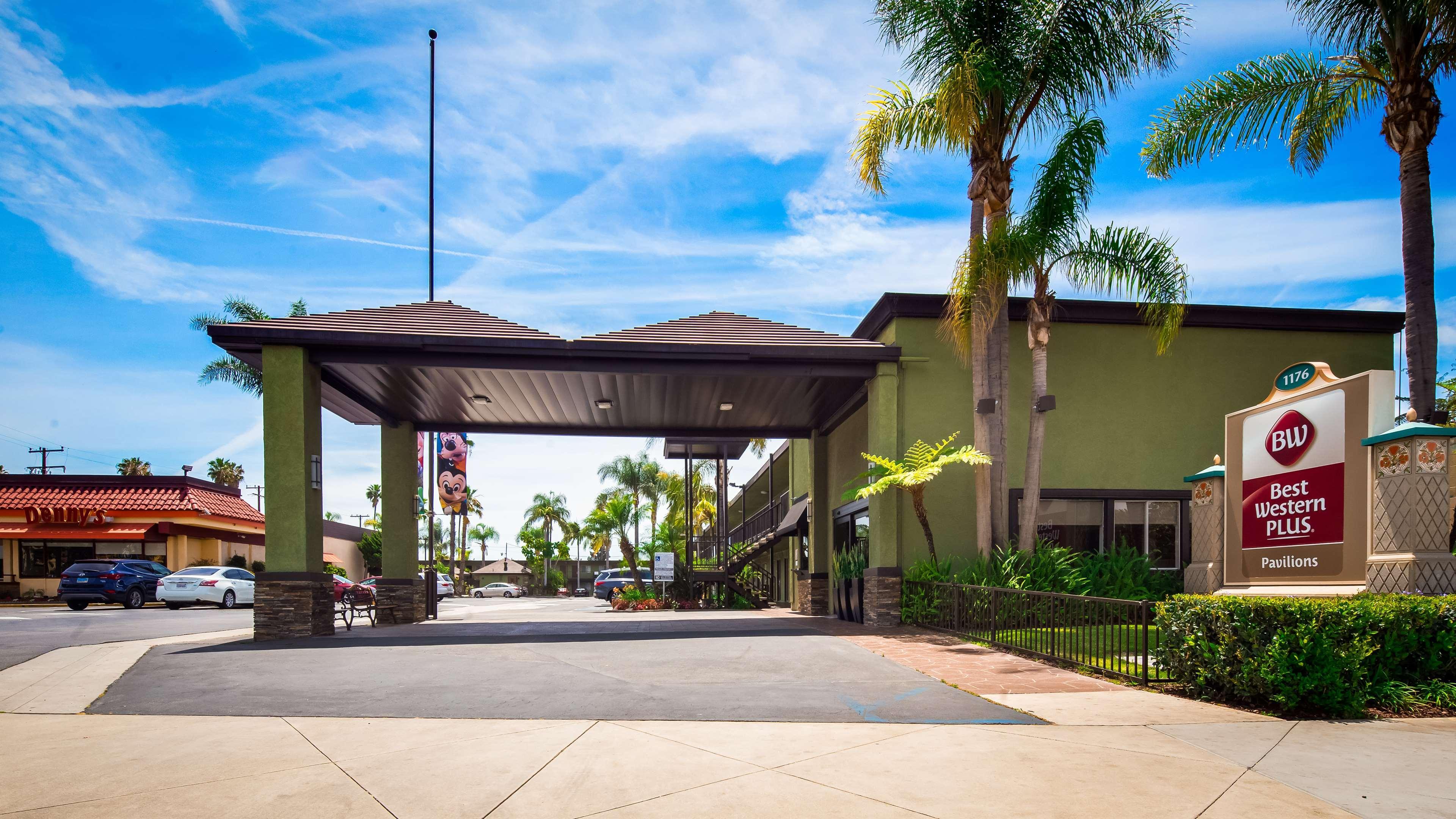 Best Western Plus Pavilions Anaheim Exterior photo